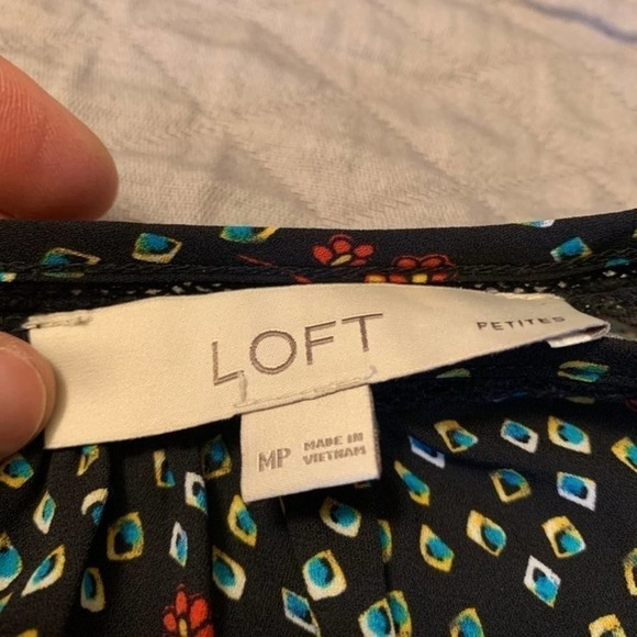 5/ $25 LOFT black with red floral print size MP - Picture 5 of 8